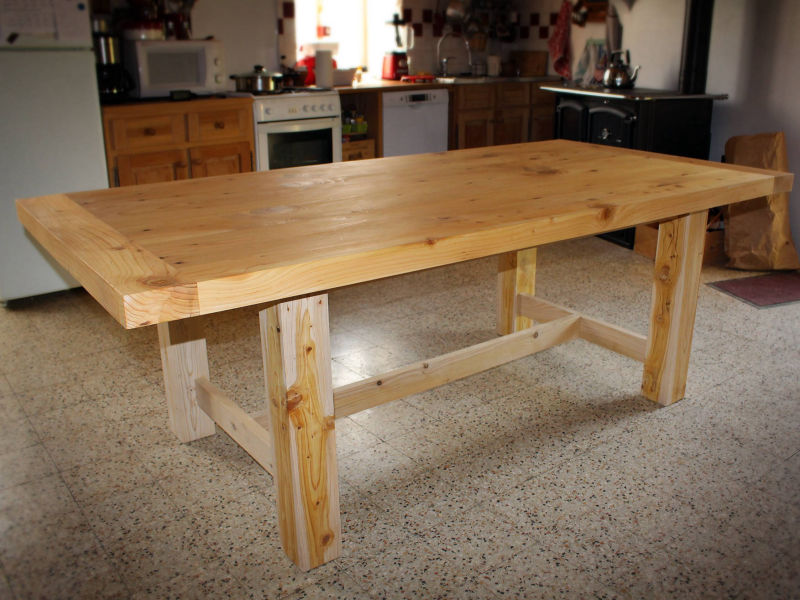 Table en cèdre massif